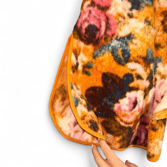 UO Out From Under Braxton Floral Fleece Shorts Size Medium - Picture 4 of 10